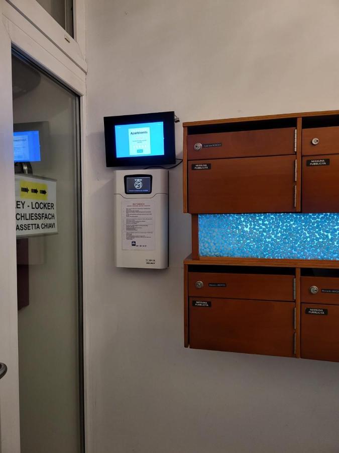 By Lr - Self Check In * Lugano