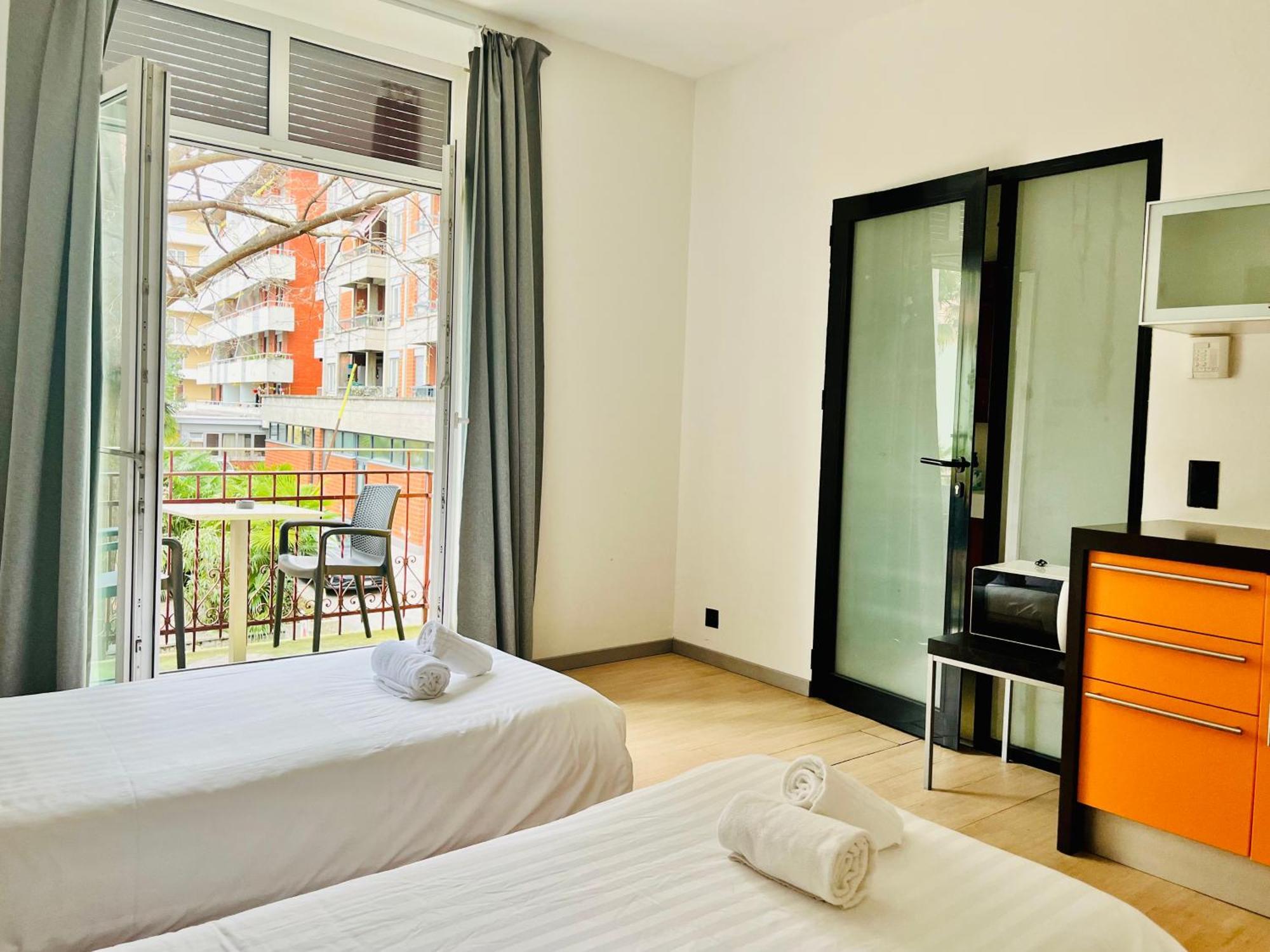 By Lr - Self Check In Apart-hotel